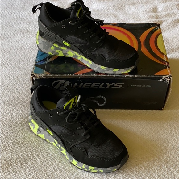 boys heelys size 4